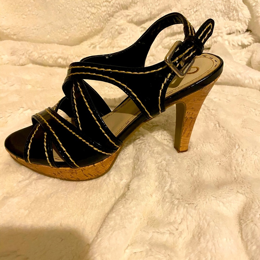 Like new black patent leather strap he heals